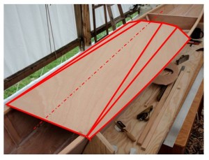 Sperrholzplatte mit Sägekonturen für das Vordeck