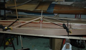 Mockup des Vordecks aus Holzlresten (etwas zu hoch)